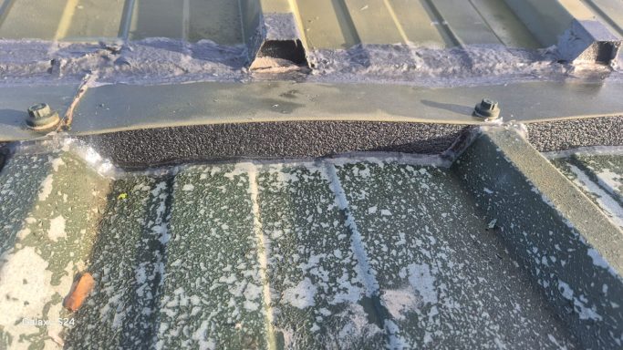Temporary leak repair works with foam fillers and liquid plastic applied to joins